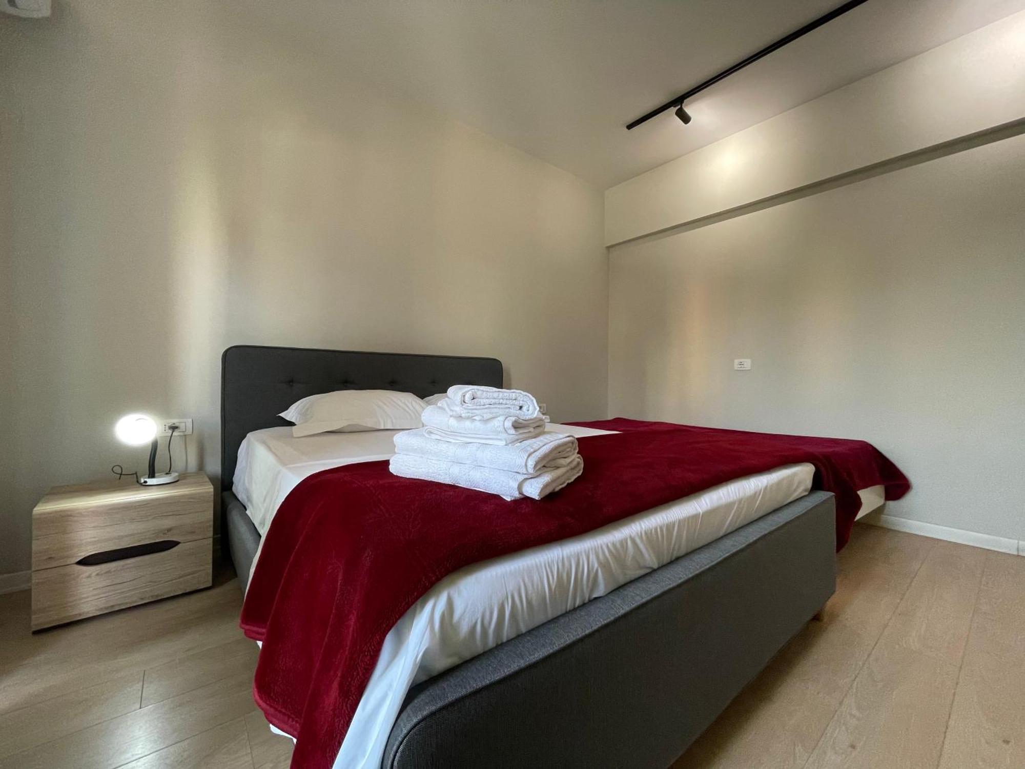 Downtown View Modern Apartment Tirana Esterno foto